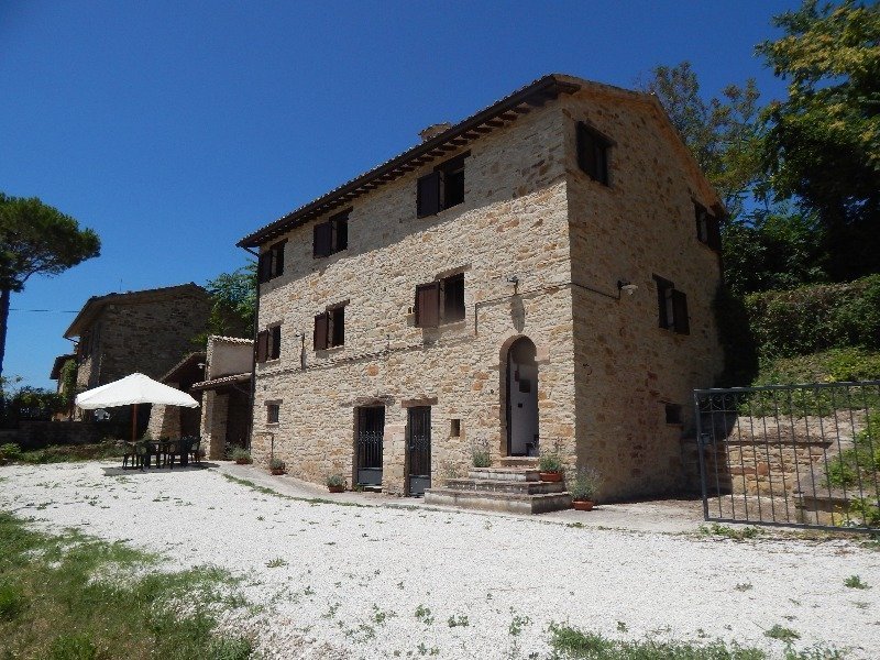San Severino Marche antica casa rurale a Macerata in Affitto