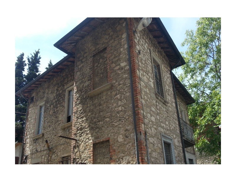 Perugia casa in pietra a Perugia in Vendita