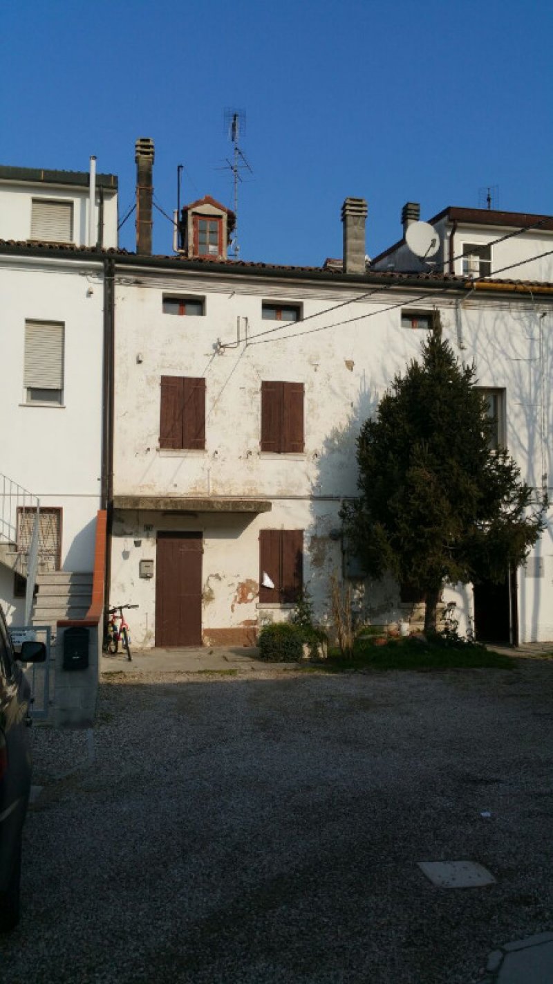 Vigarano Mainarda casa su due piani a Ferrara in Vendita