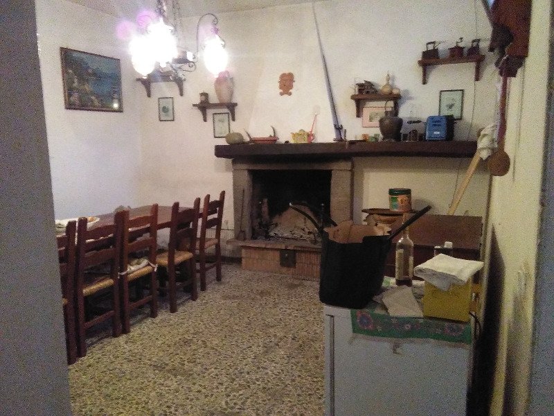 Localit Stazzana casa su due piani a Pistoia in Vendita