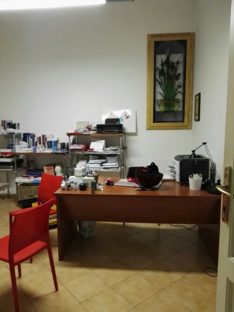 Fermo studio medico in centro piazzale Colombo a Fermo in Affitto