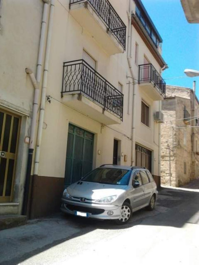Casa indipendente a Castellana Sicula a Palermo in Vendita