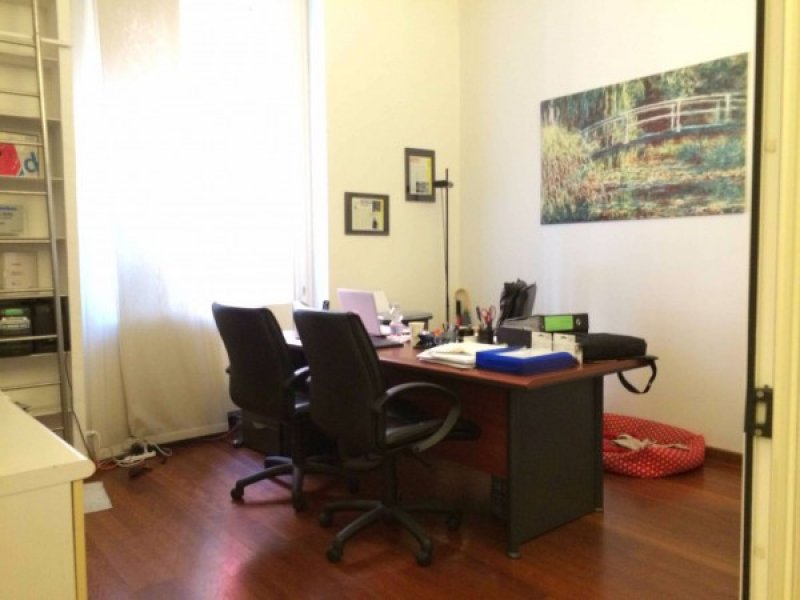 Milano stanza indipendente in ufficio condiviso a Milano in Affitto