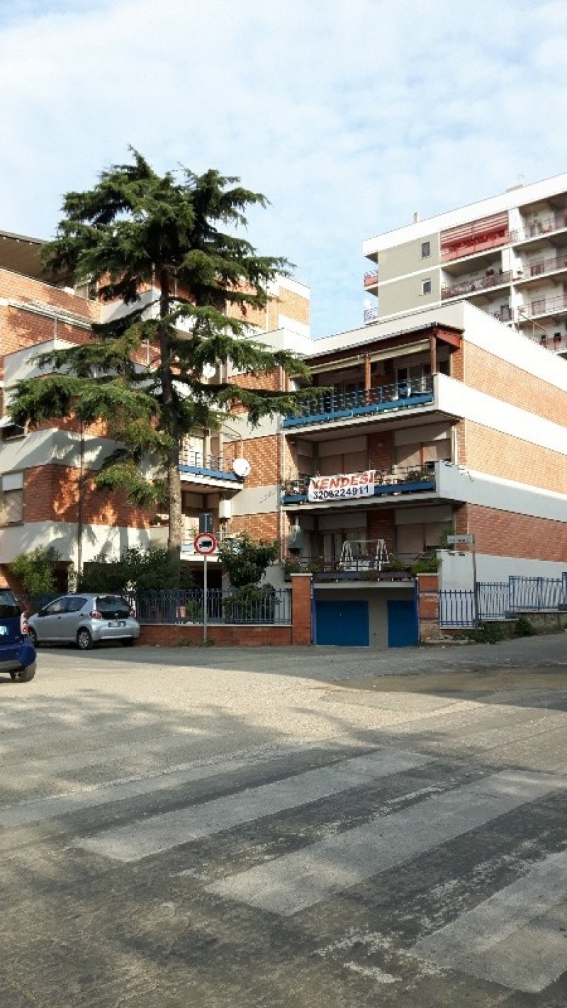 Civitavecchia appartamento con 2 balconi a Roma in Vendita
