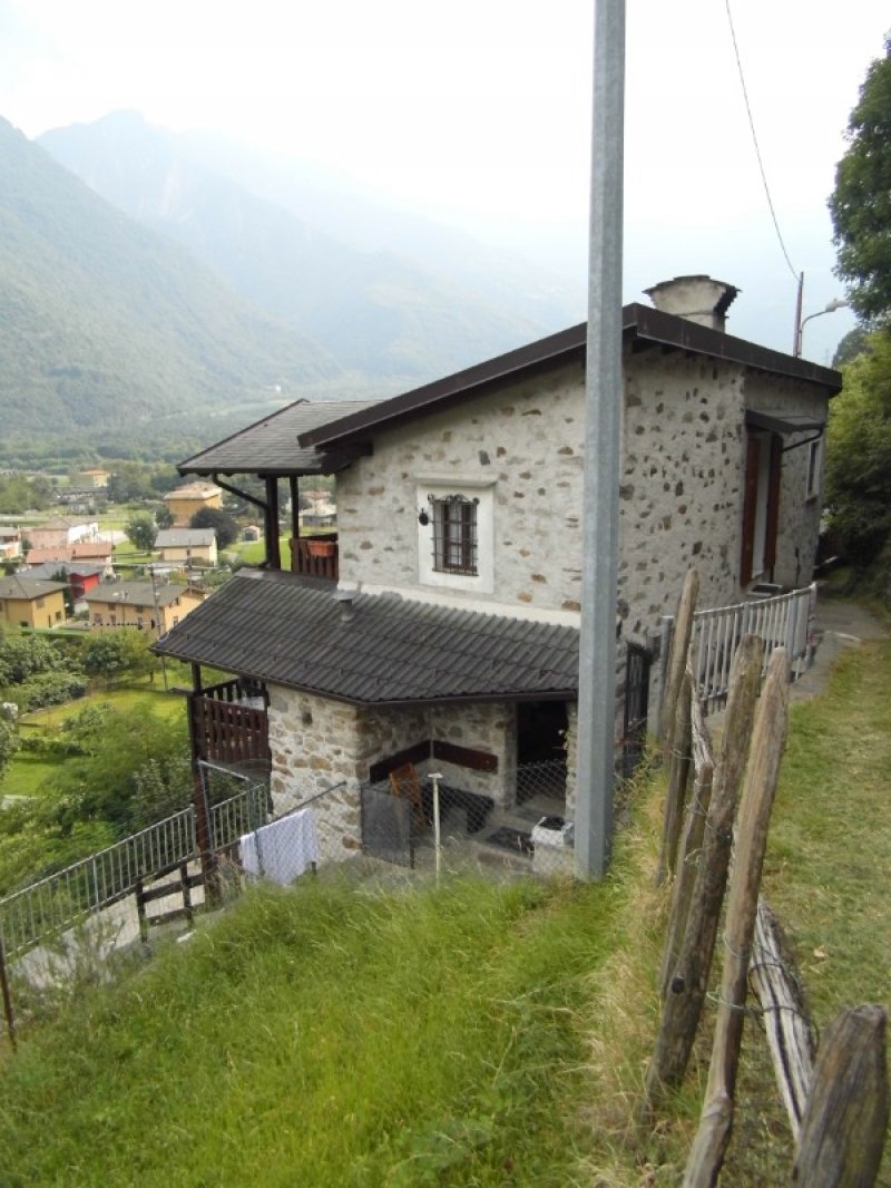 Rustico in pietra in Valtellina a Sondrio in Vendita