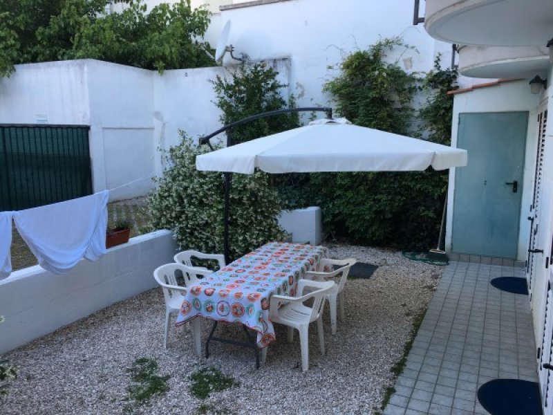 Riccione appartamento a piano terra con giardino a Rimini in Affitto
