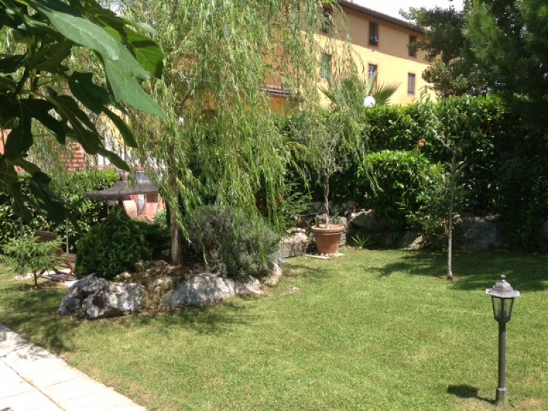Montespertoli campagna terratetto con giardino a Firenze in Vendita