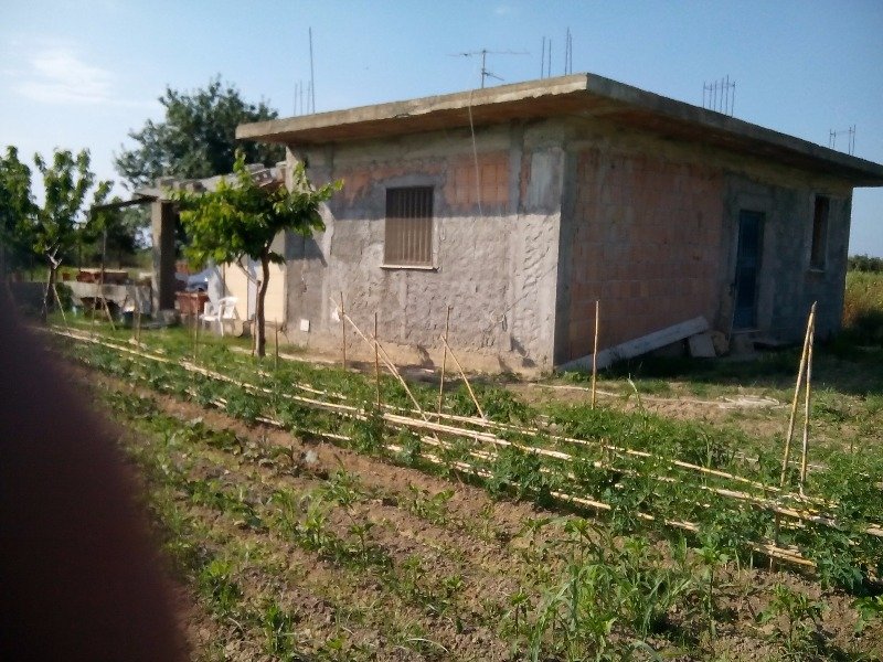 Locri casa e terreno a Reggio di Calabria in Vendita
