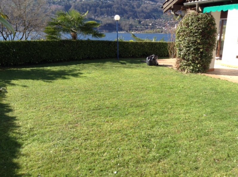 Villa con piscina fronte lago Lugano a Como in Vendita