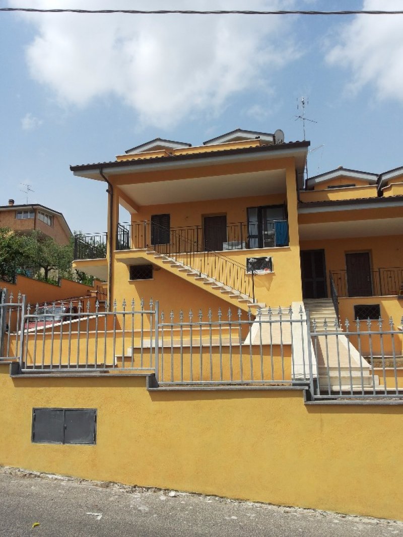 Colle Spina appartamento in villino trifamiliare a Roma in Affitto