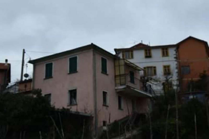 Borzonasca casa a Genova in Vendita