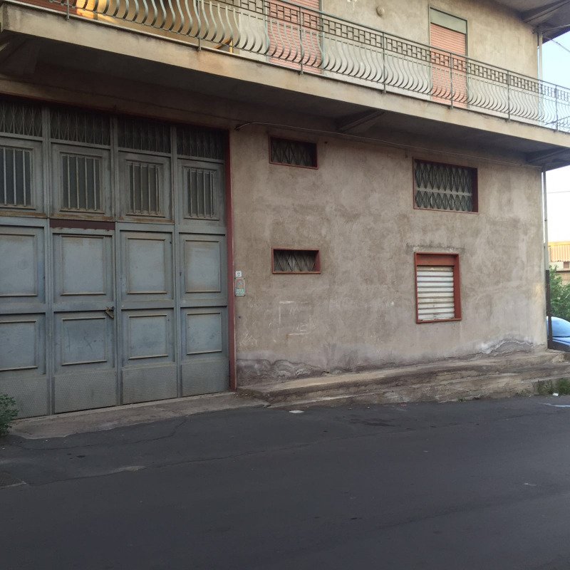 Biancavilla garage a Catania in Vendita