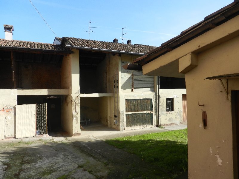 Lambrinia casa indipendente con rustico a Pavia in Vendita