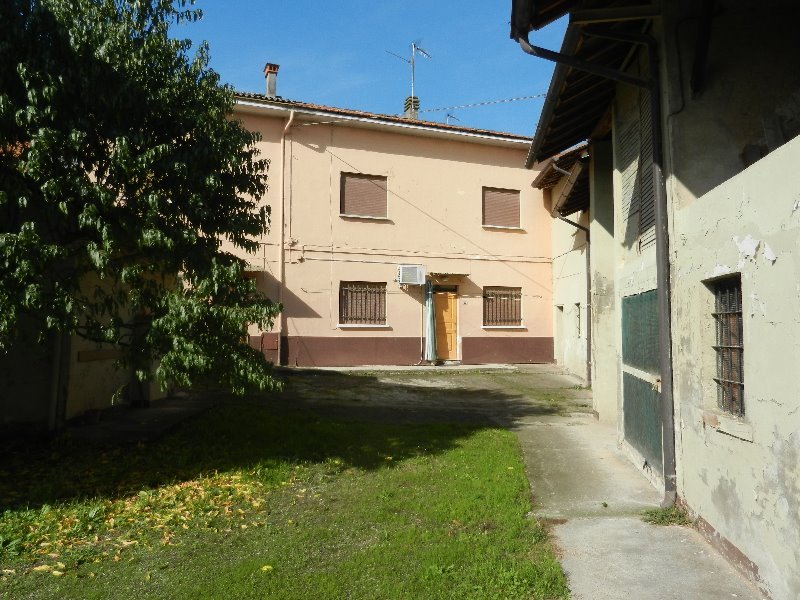 Lambrinia casa indipendente con rustico a Pavia in Vendita