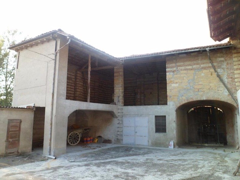 Cerrina Monferrato cascinale tipico piemontese a Alessandria in Vendita