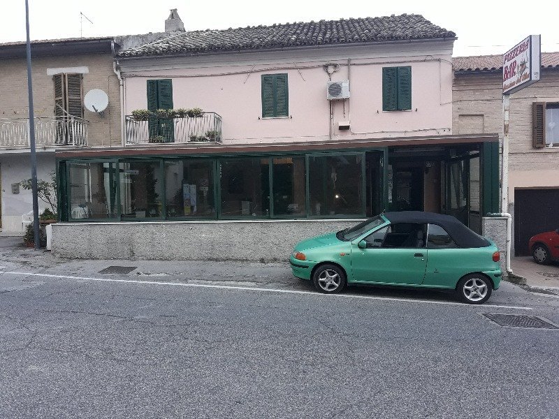 Bar periferia di Montelupone a Macerata in Affitto