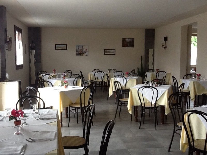 Manerba del Garda ristorante pizzeria a Brescia in Vendita