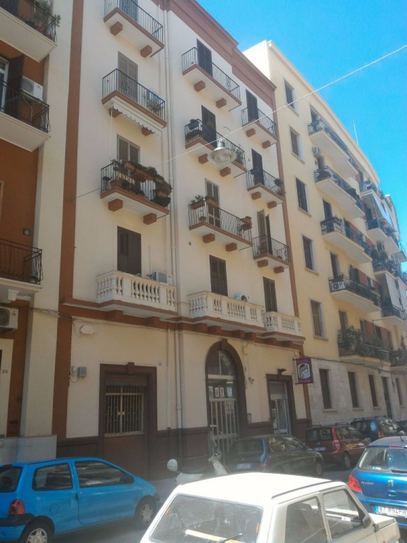 Zona centrale Madonnella bivani a Bari in Affitto