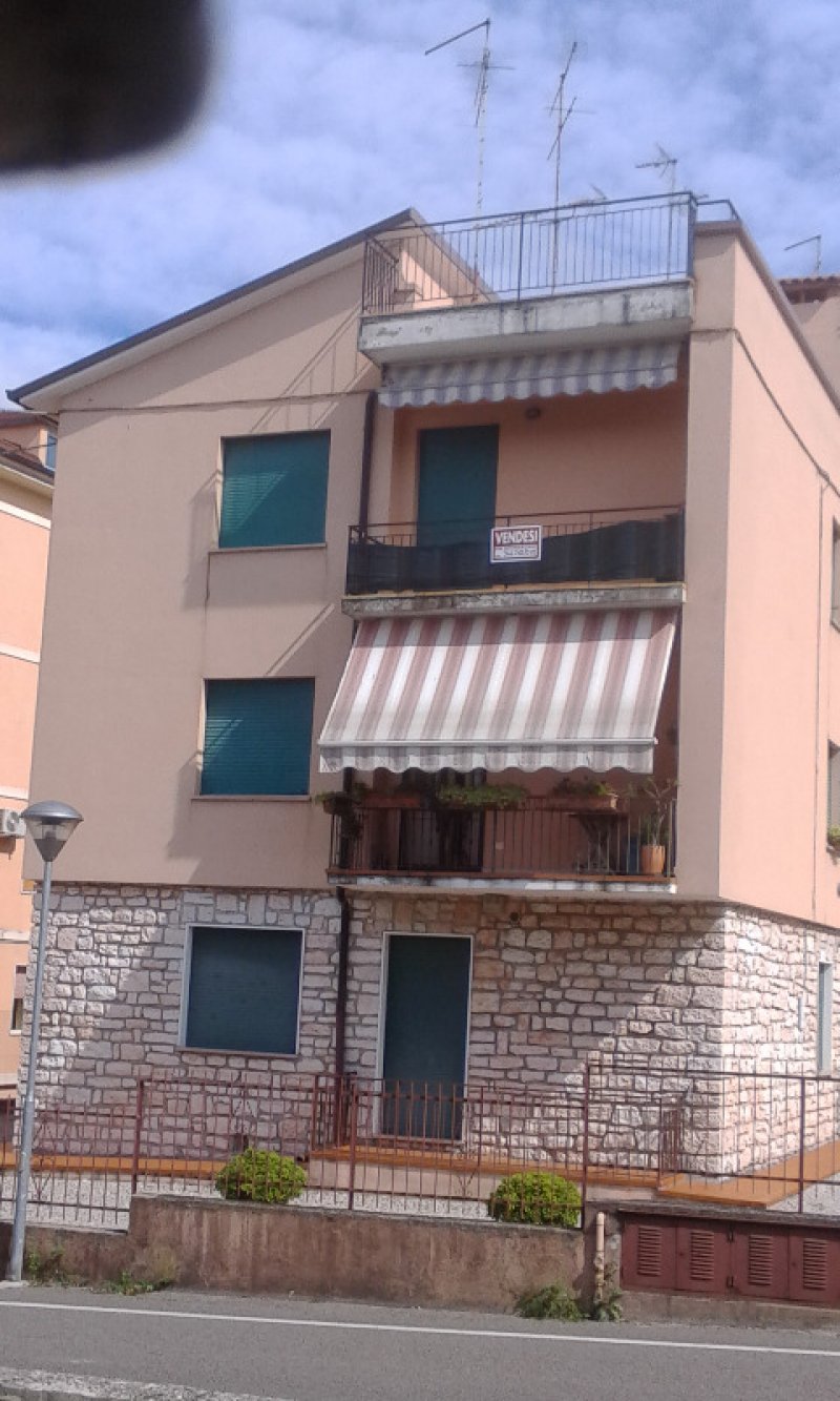A Peschiera del Garda da privato appartamento a Verona in Vendita