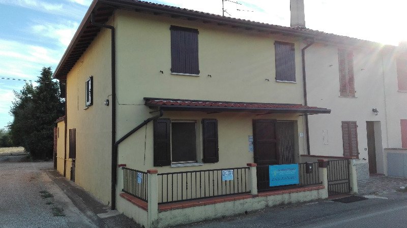 Imola casa su due livelli a Bologna in Vendita