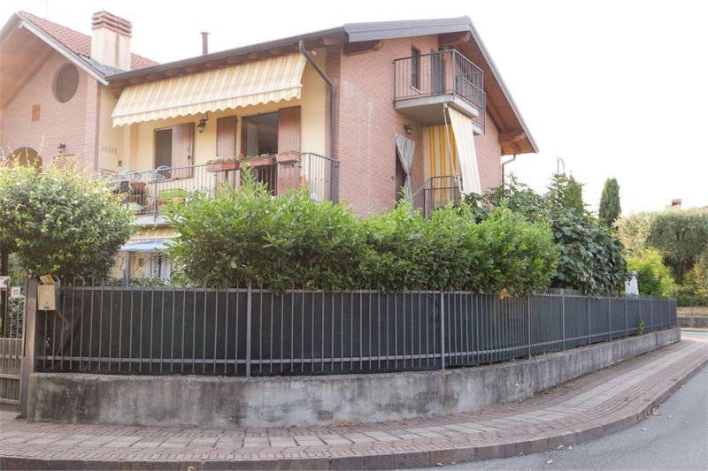 Terno d'Isola appartamento in villetta a Bergamo in Vendita