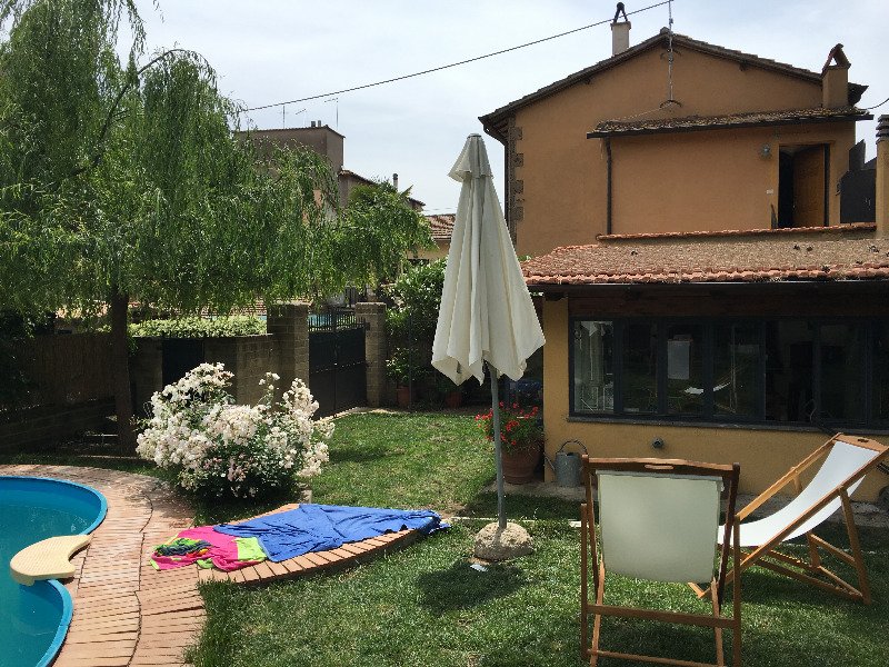 Manziana casa con giardino a Roma in Vendita
