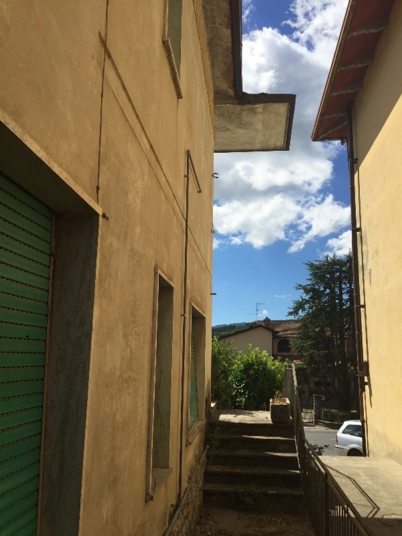 Poppi villetta da ristrutturare a Arezzo in Vendita