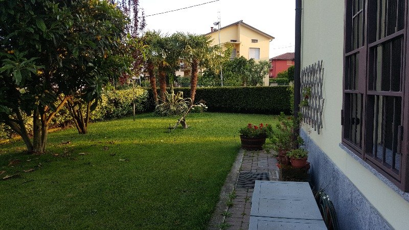 Seriate appartamento d'angolo a piano terra a Bergamo in Vendita