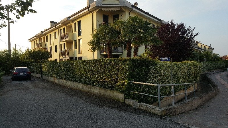 Seriate appartamento d'angolo a piano terra a Bergamo in Vendita