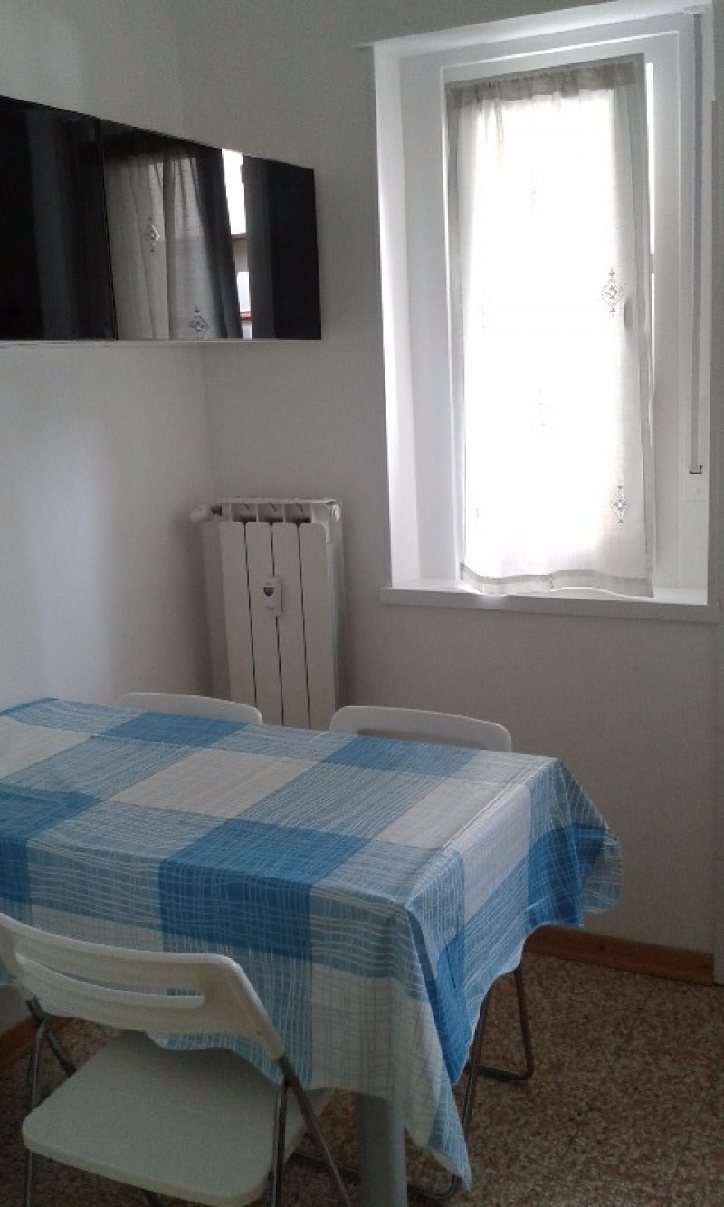 Trieste stanza in appartamento rinnovato a Trieste in Affitto