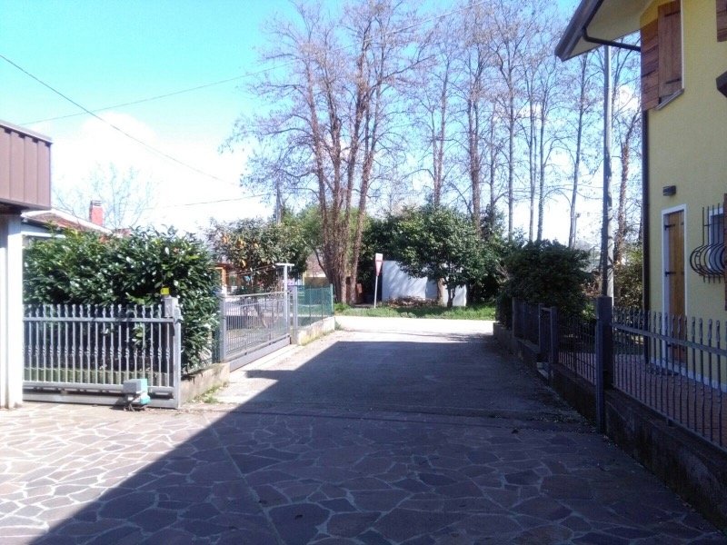 Casa pi capannone zona Selva del Montello a Treviso in Vendita