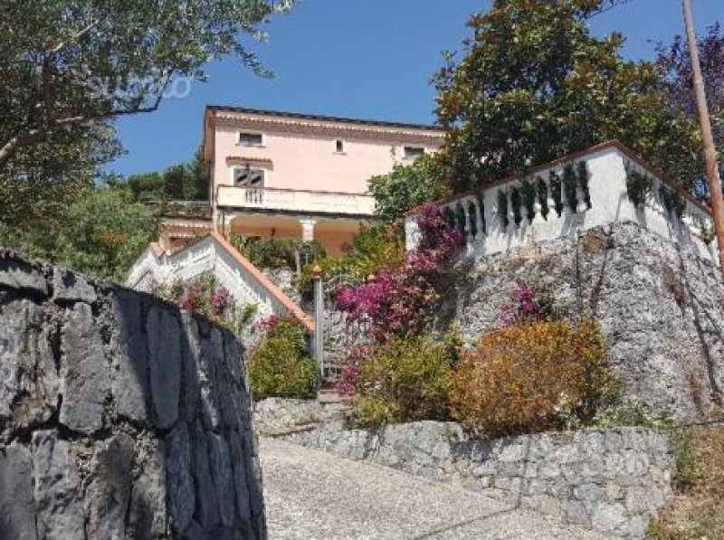 Maratea prestigiosa villa panoramica a Potenza in Vendita