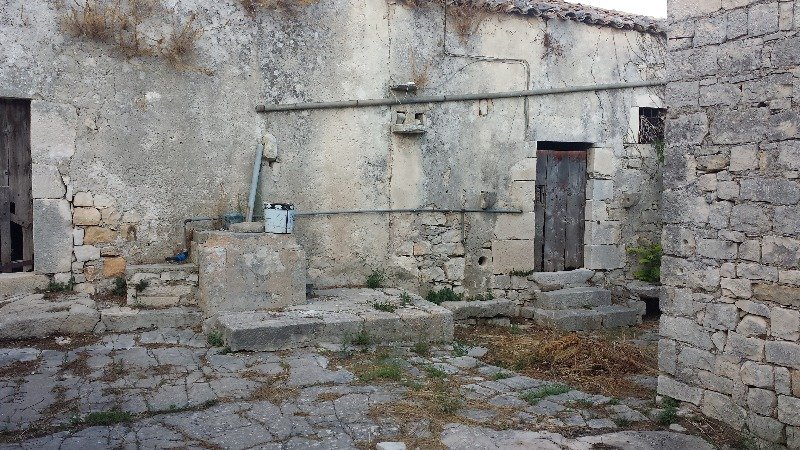 Modica antico casale in pietra a Ragusa in Vendita