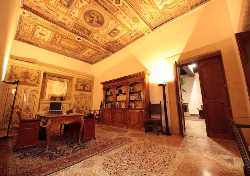Roma appartamento in palazzo del '500 a Roma in Vendita
