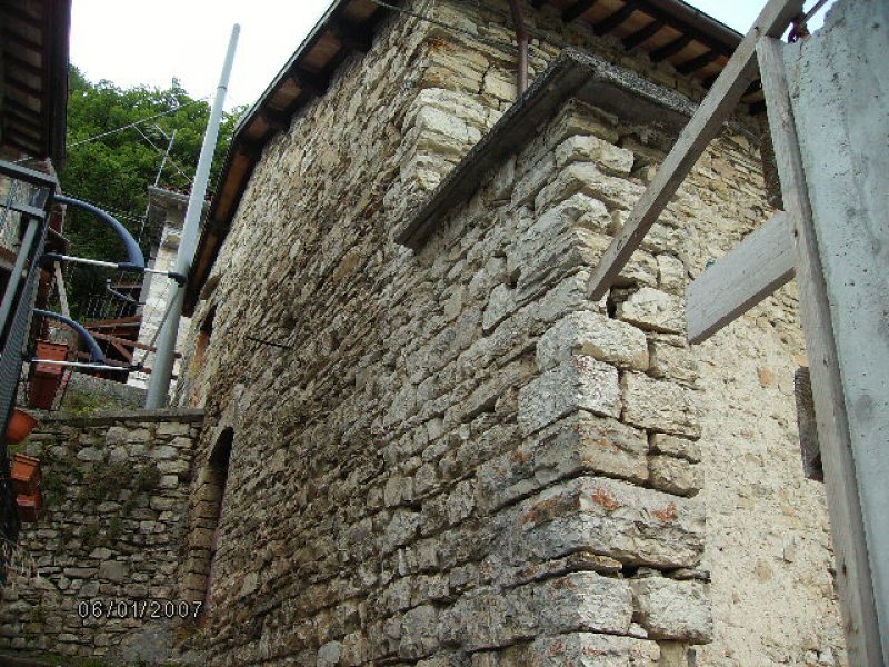 Castelsantangelo sul Nera fabbricato in pietra a Macerata in Vendita