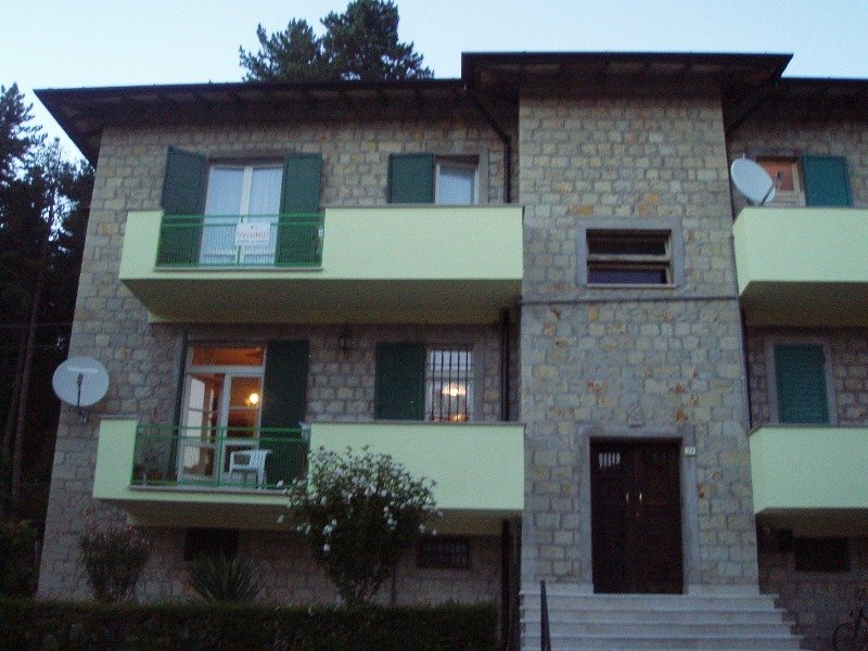 Casina in centro paese appartamento a Reggio nell'Emilia in Vendita