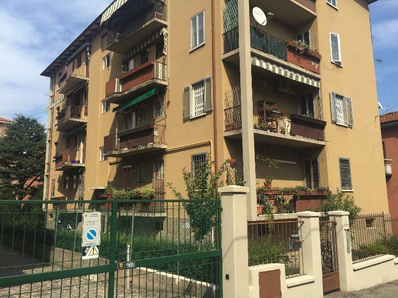Bologna appartamento con cortile condominiale a Bologna in Vendita