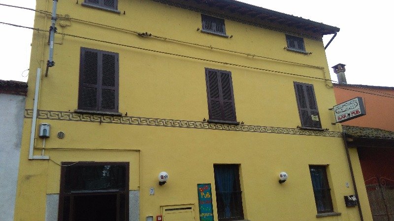 Galliavola casa di tre piani a Pavia in Vendita