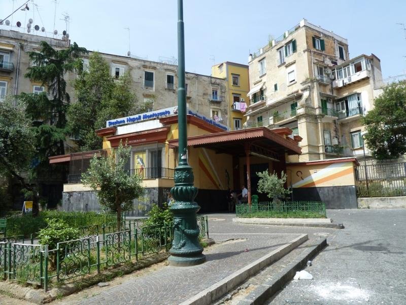 Monolocale zona Montesanto a Napoli in Affitto