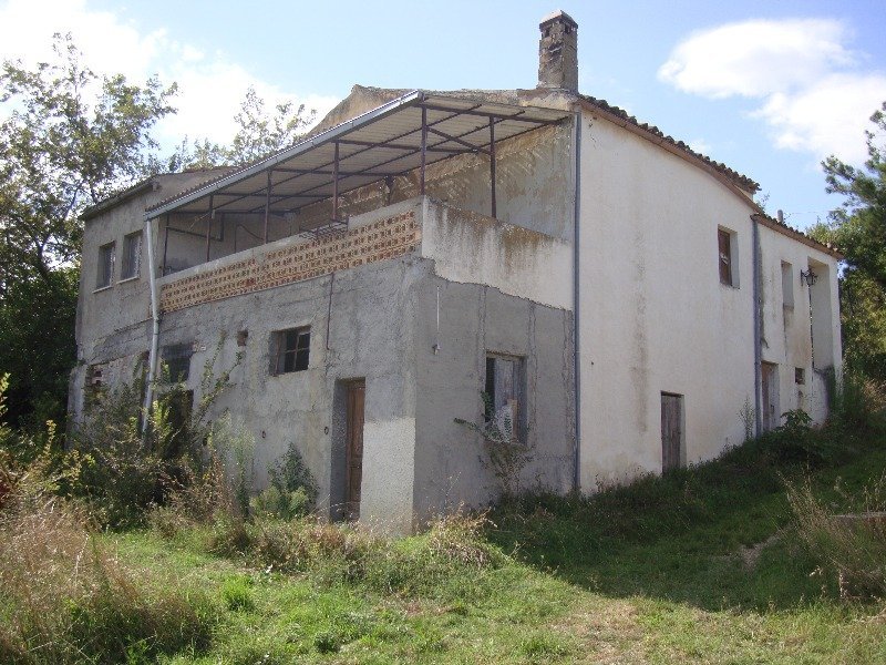 Decontra di Catignano casa da ristrutturare a Pescara in Vendita