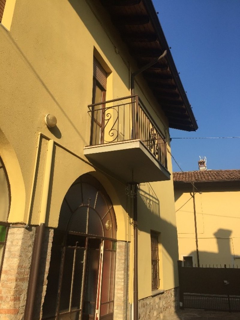 Appartamento trilocale arredato a Corte Franca a Brescia in Affitto