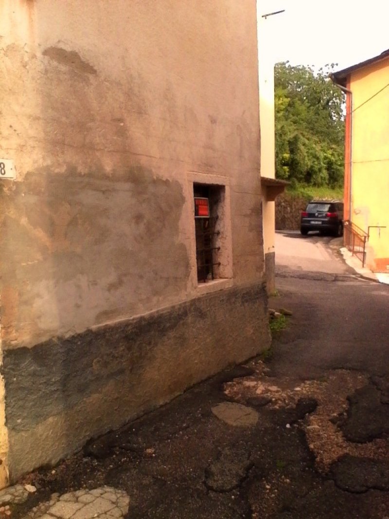 Vaggimal casa su 3 livelli a Verona in Vendita