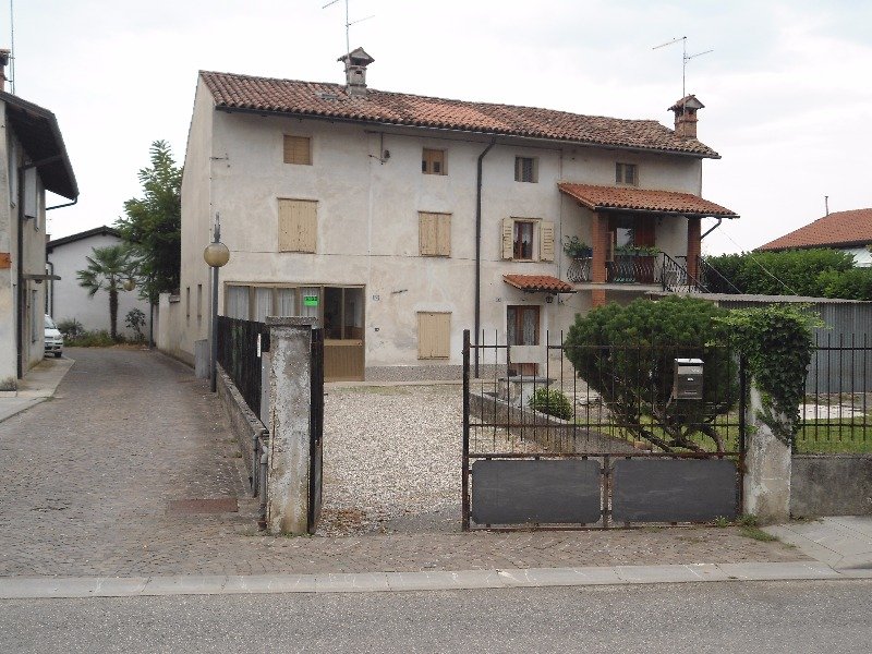 Capriva del Friuli casa accostata a Gorizia in Vendita