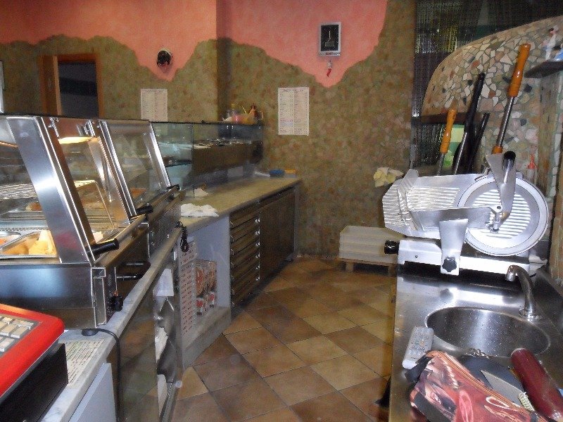 Perugia pizzeria e rosticceria con forno a legna a Perugia in Affitto