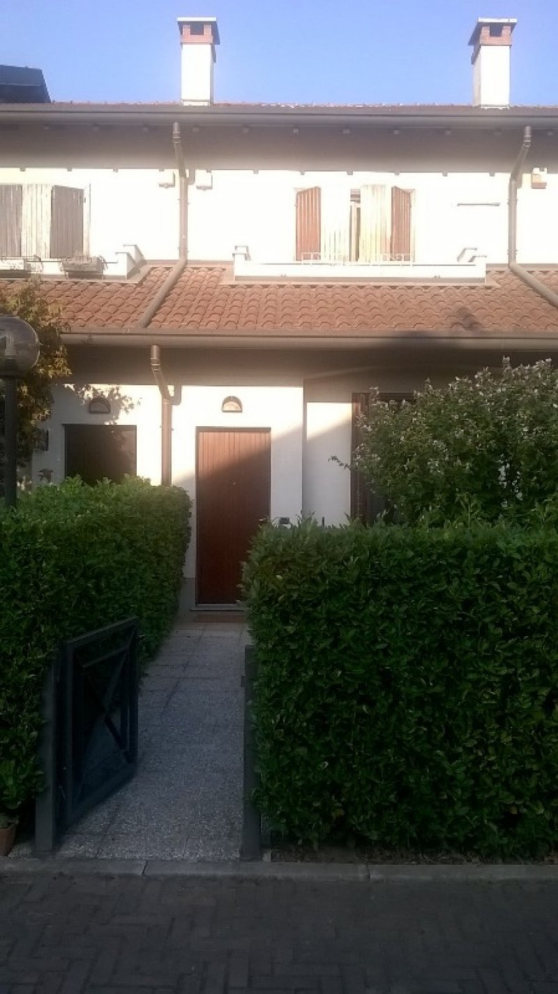 Origgio villa a schiera centrale a Varese in Vendita