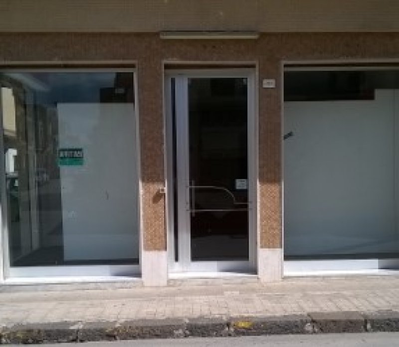 Negozio commerciale a Floridia a Siracusa in Affitto