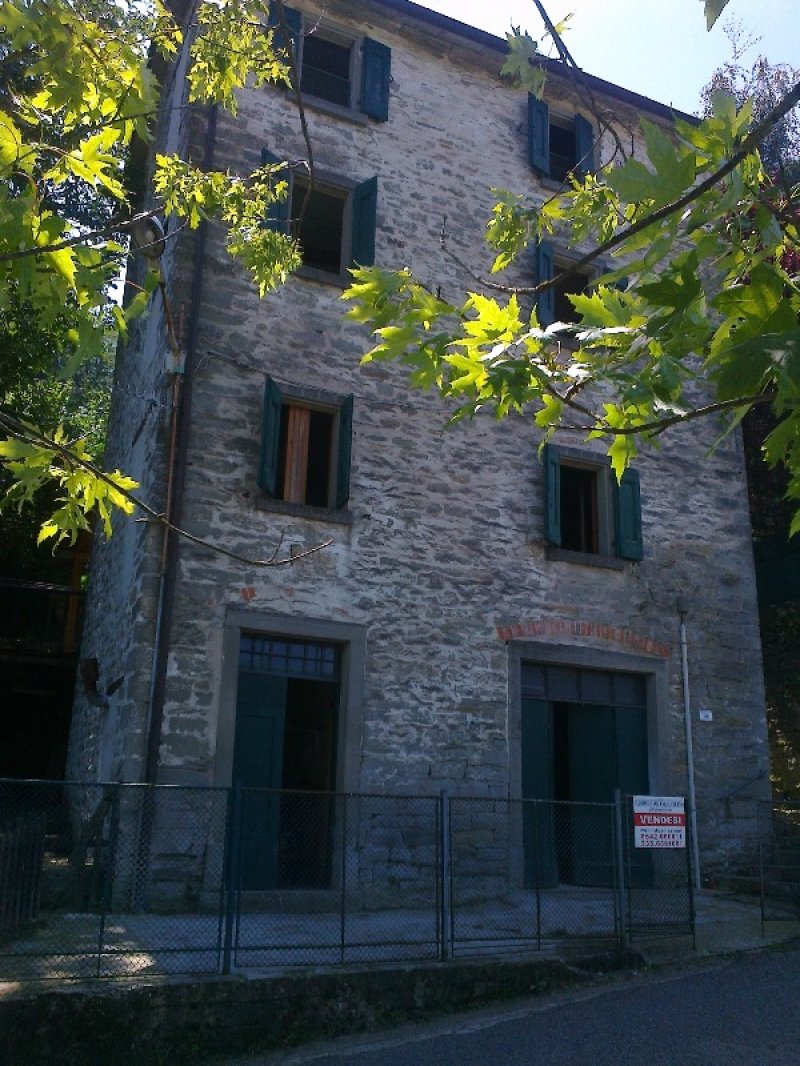Firenzuola struttura in sasso a Firenze in Vendita