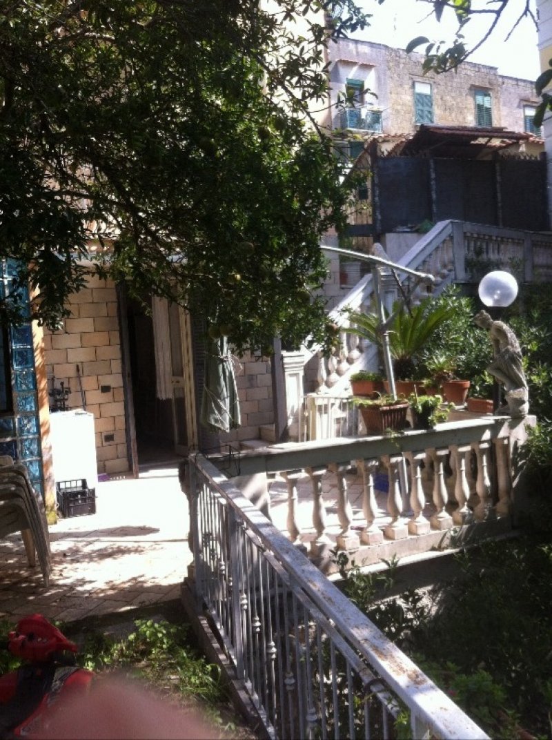 Casa con giardino zona Posillipo a Napoli in Affitto
