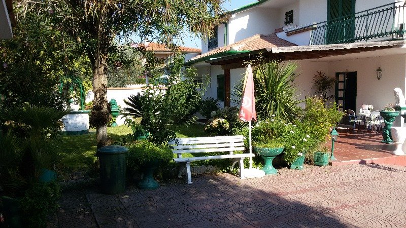 A Sabaudia villa bifamiliare a Latina in Vendita