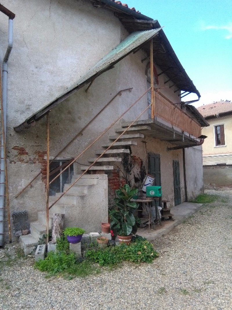 Rosasco rustico nella zona Lomellina a Pavia in Vendita